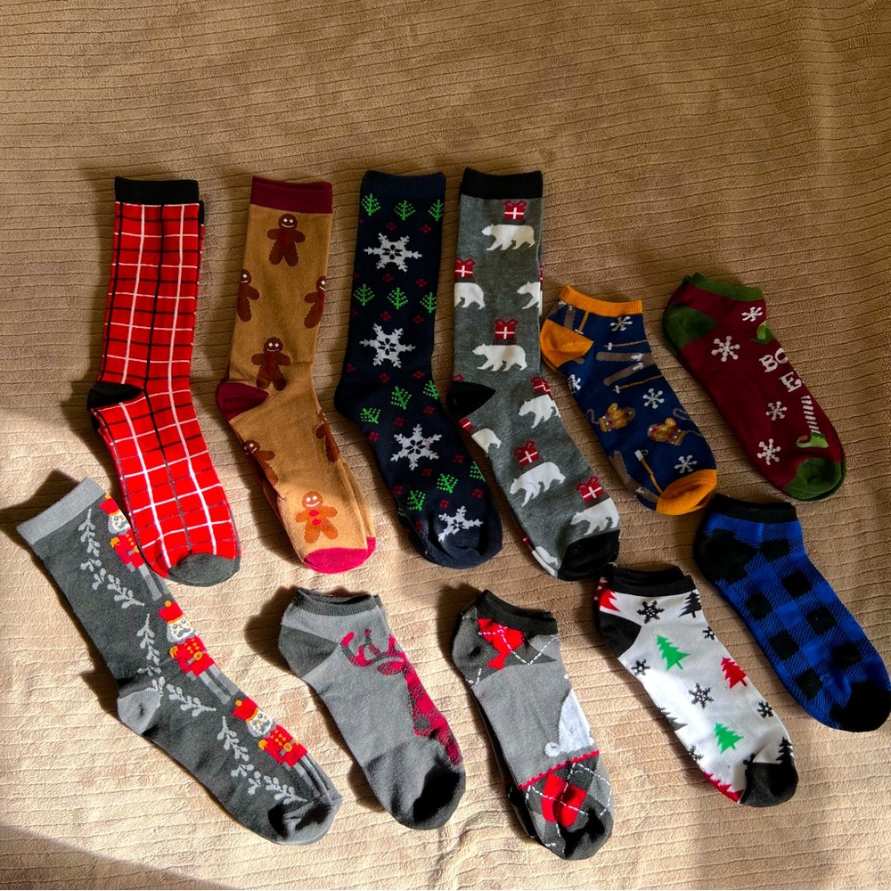 11 pairs of Christmas holiday themed socks NEW